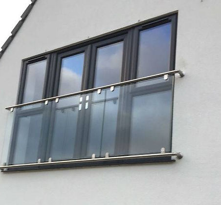 Glass balustrade system — structural barrier tested to BS6180
