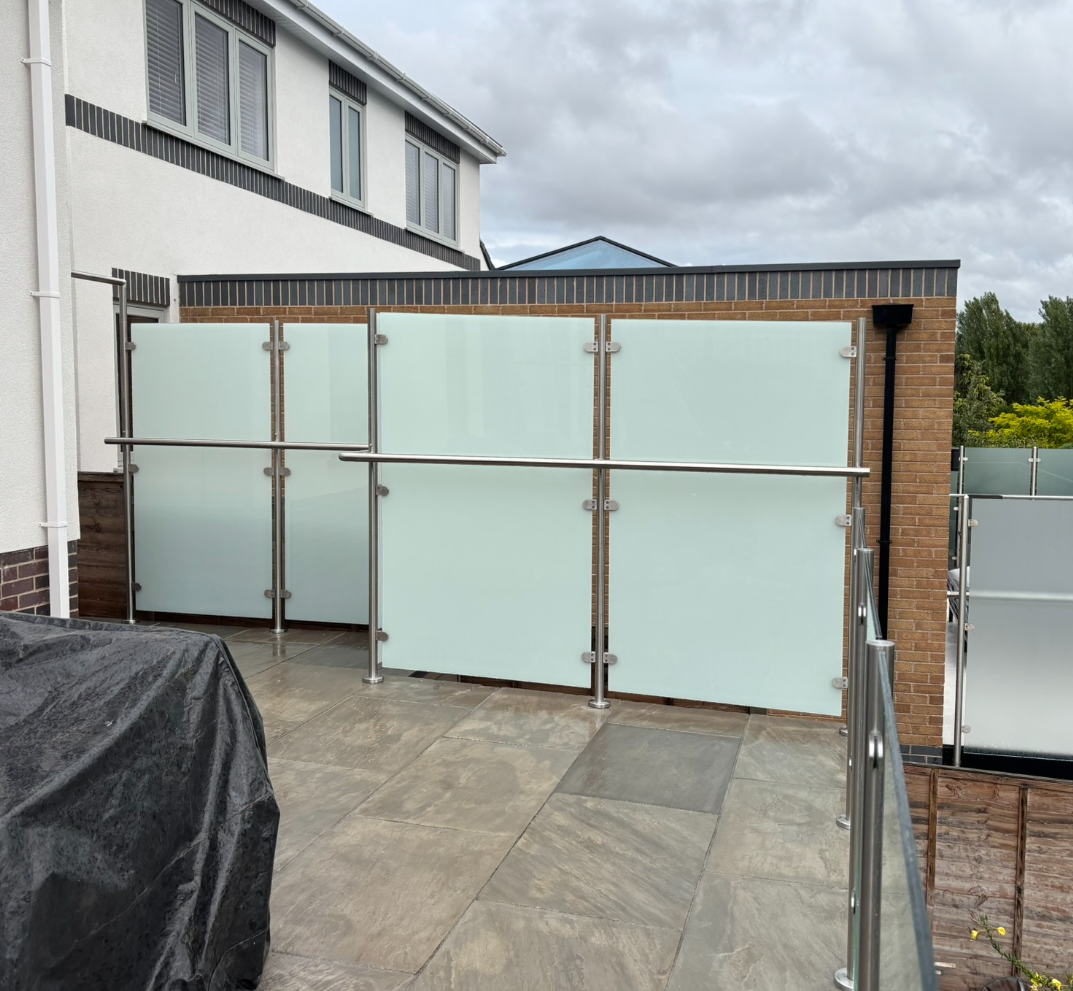 Laminated glass privacy screen with milk white EVA interlayer