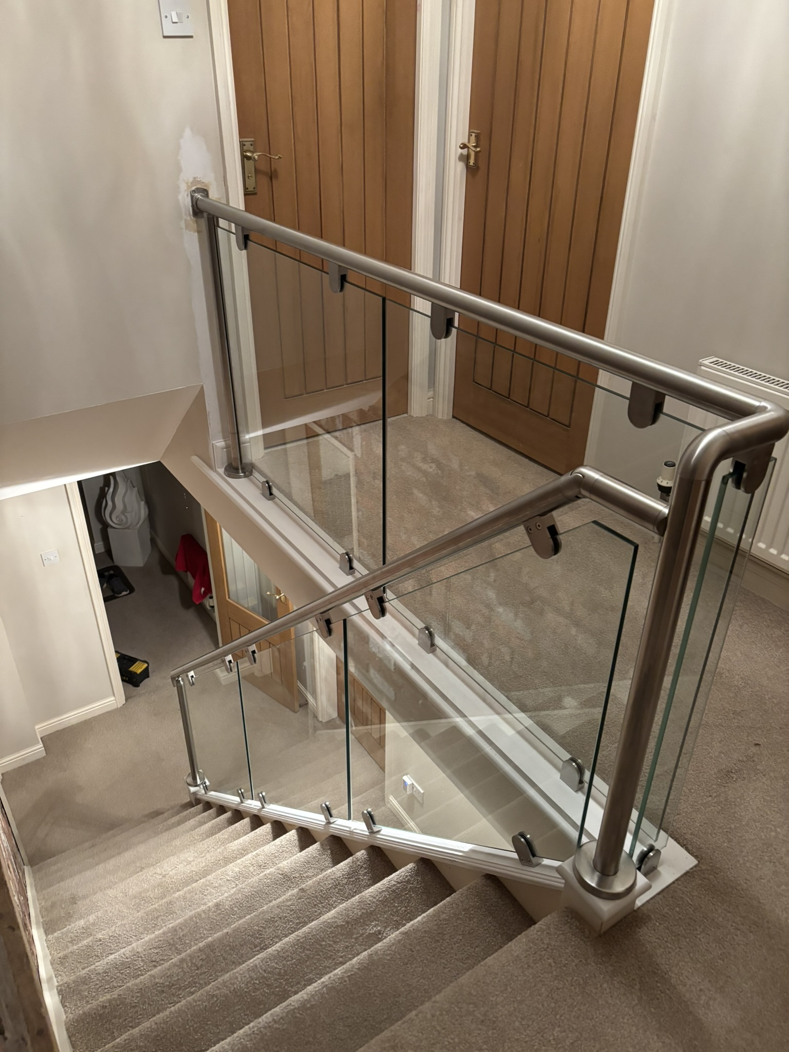 Clamped glass staircase fixing system — stainless steel clamps