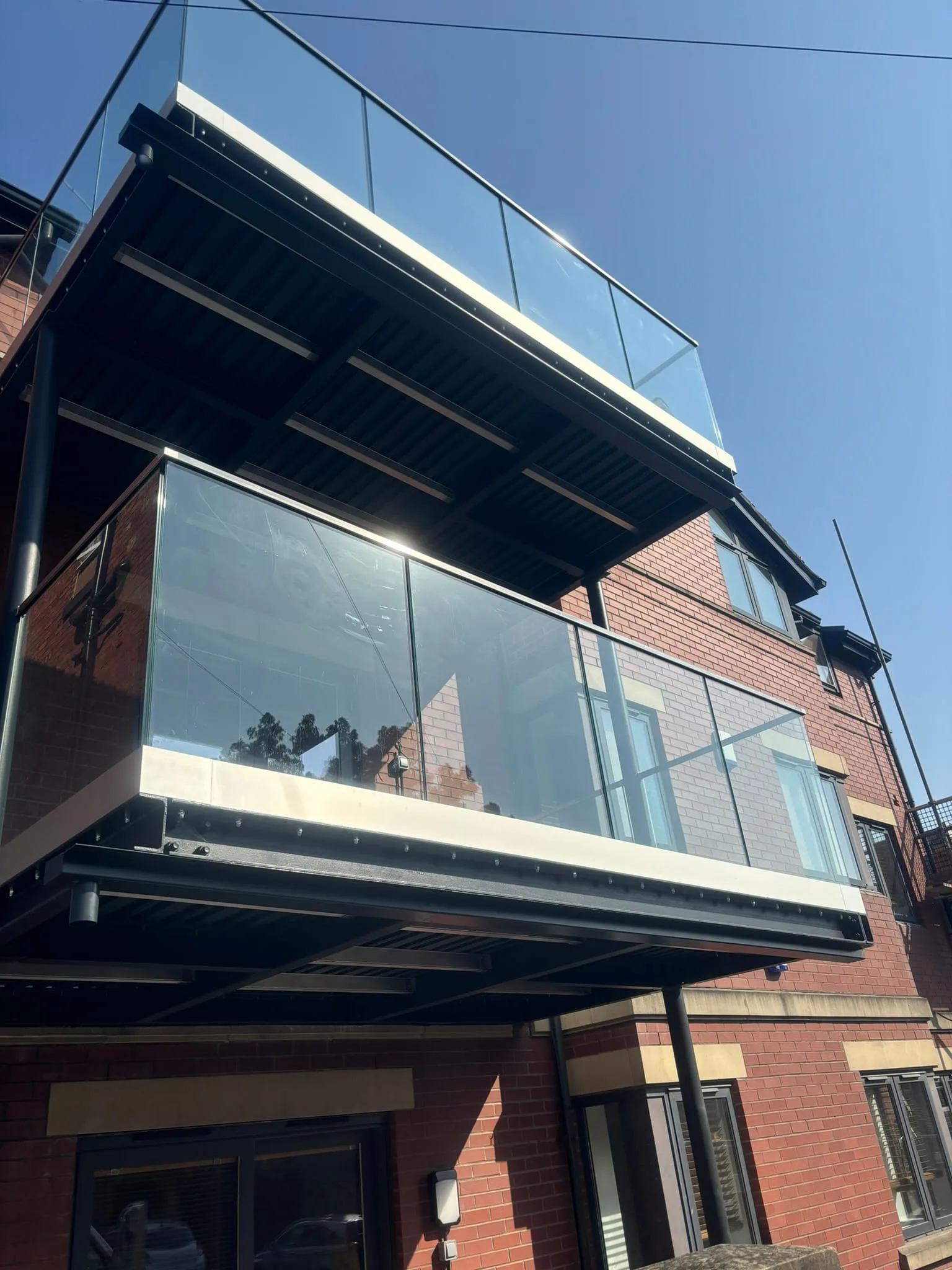 17.5mm laminated glass panels fixed into aluminium base channel
