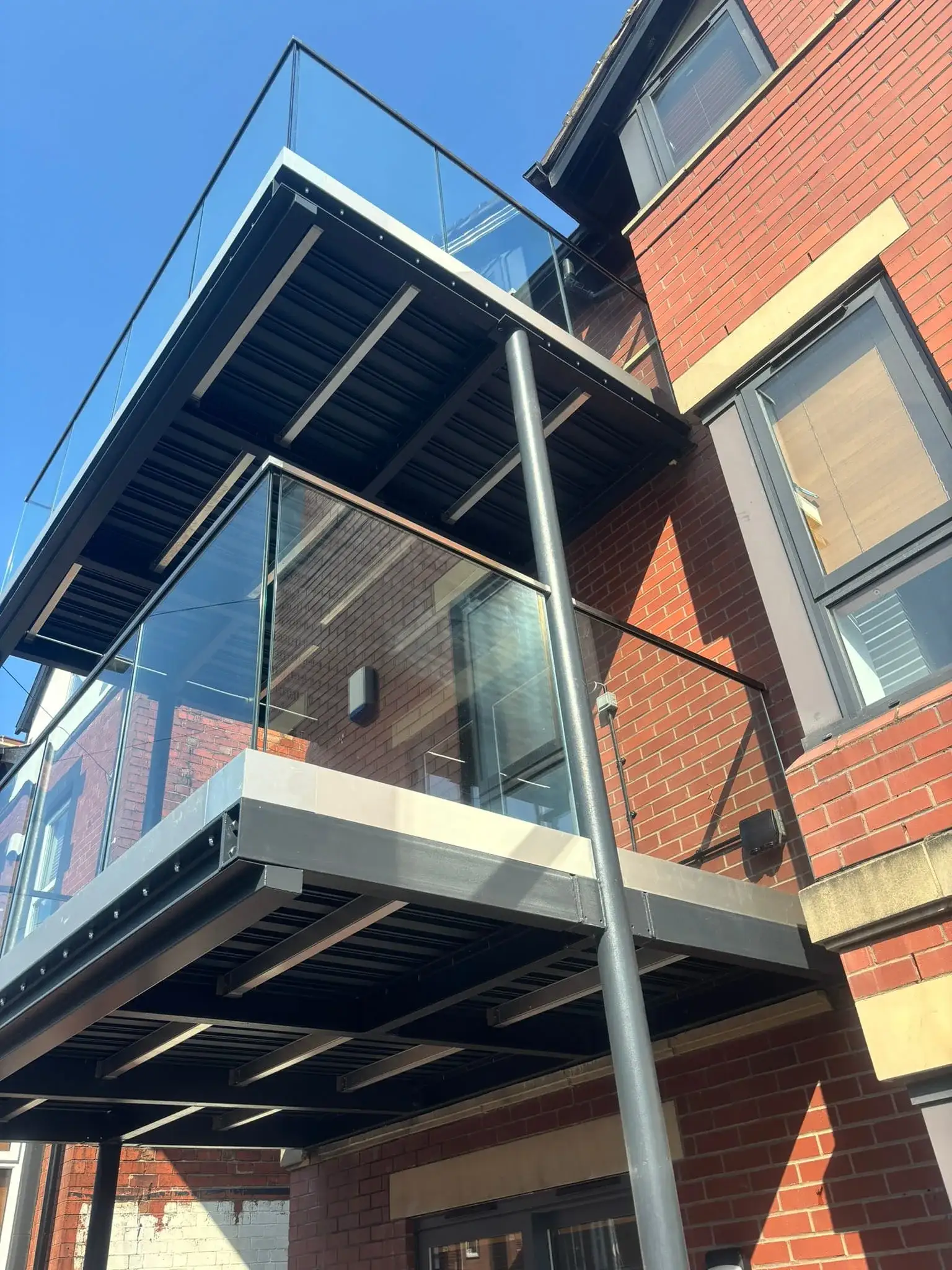 Side view of glass balustrade showing channel fixing detail