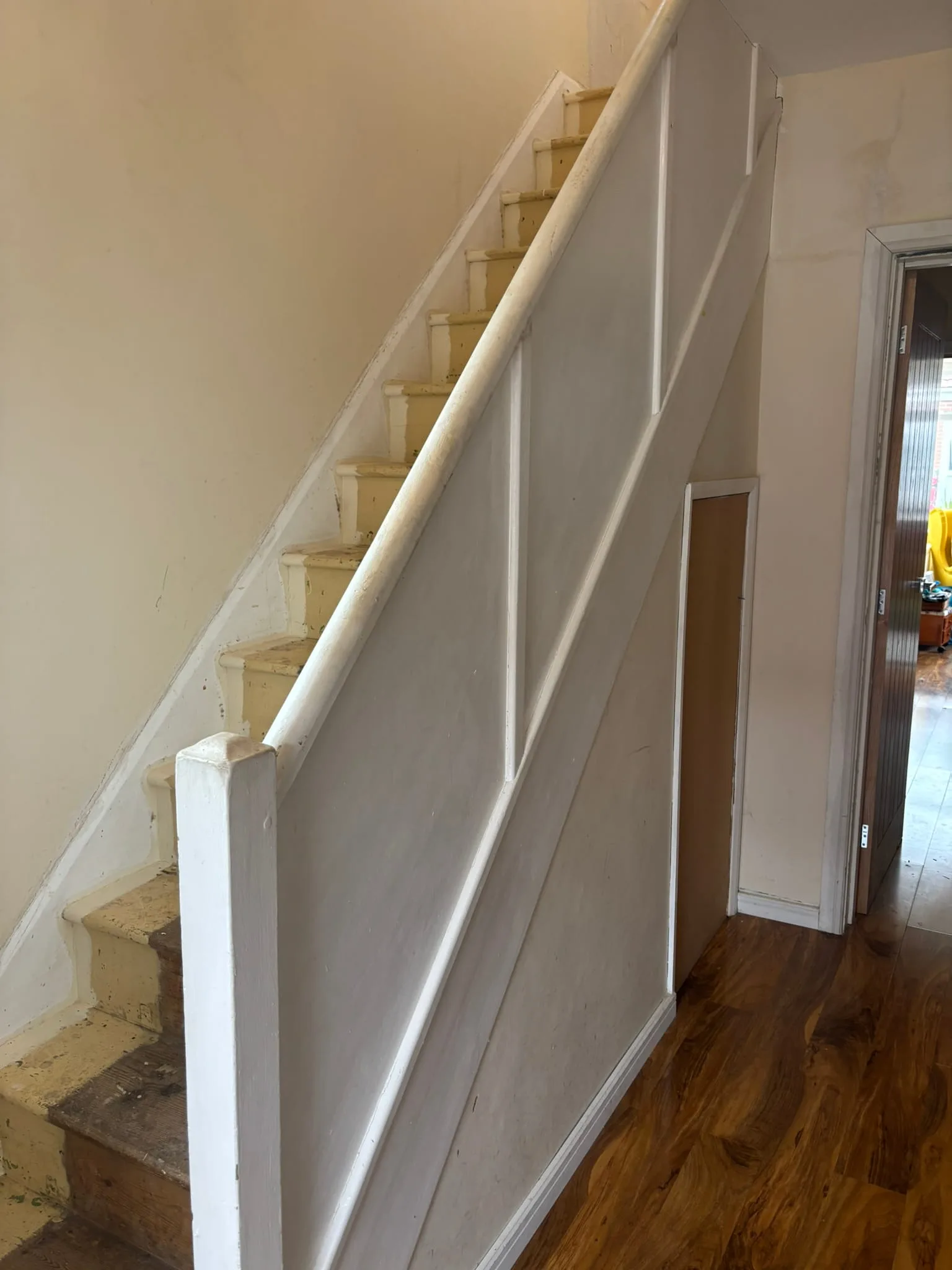 Solid oak newel posts and handrail with frameless glass infill