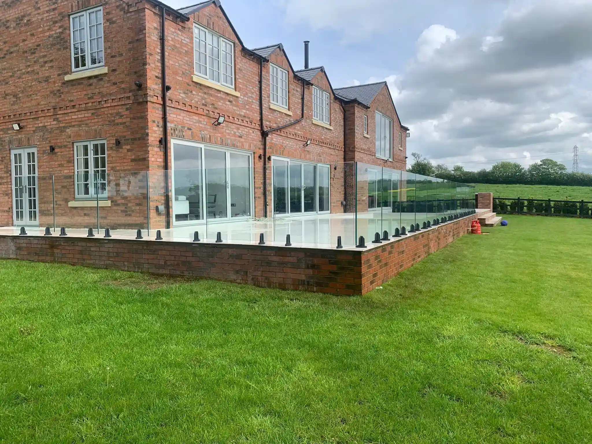 Frameless glass balustrade with spigot fixings on porcelain tiles