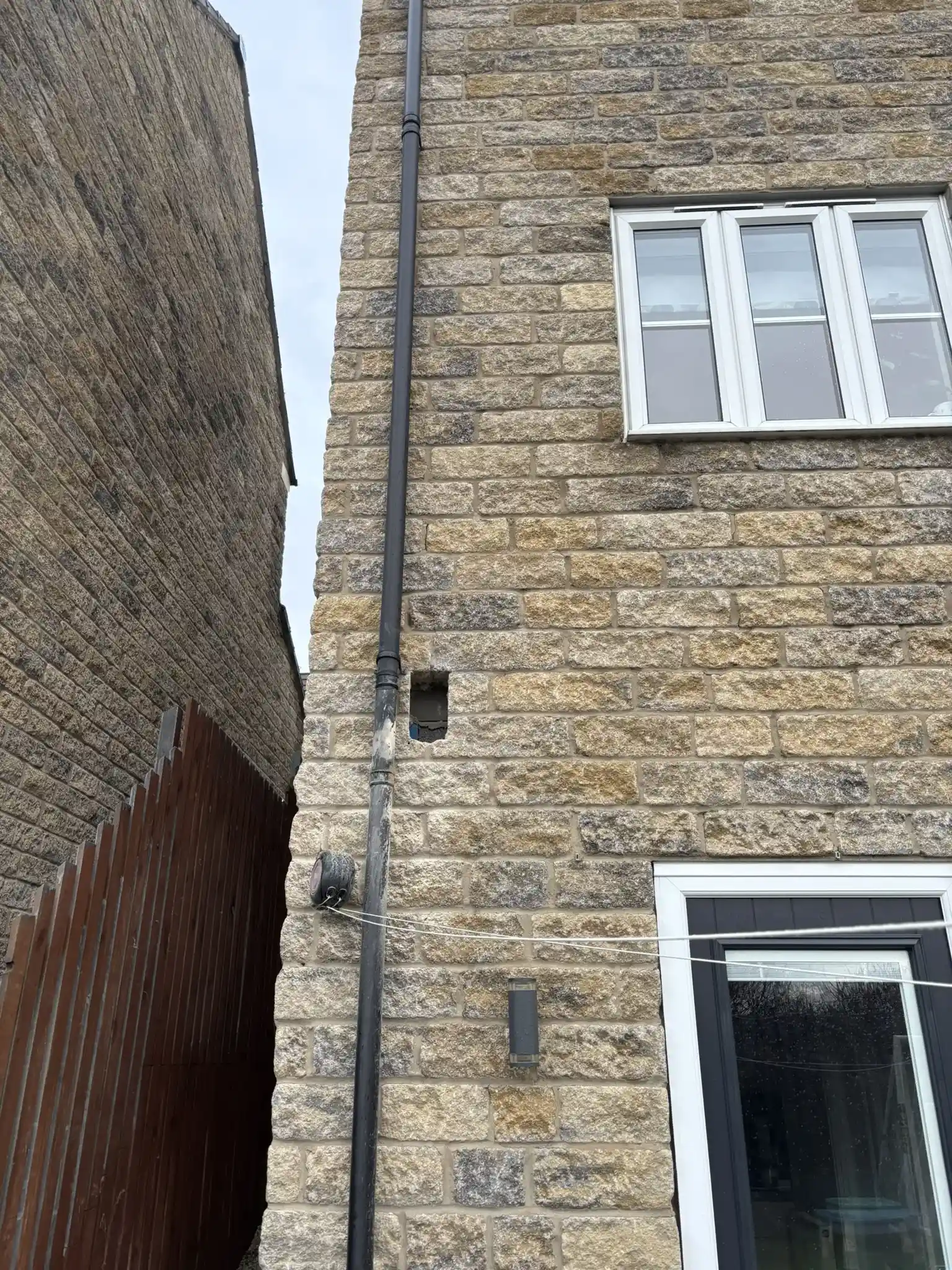 Glass balustrade with aluminium channel system on balcony edge